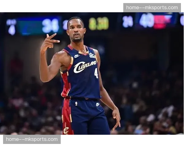 骑士内线双塔优势明显，莫布里与艾伦篮板控制力突出